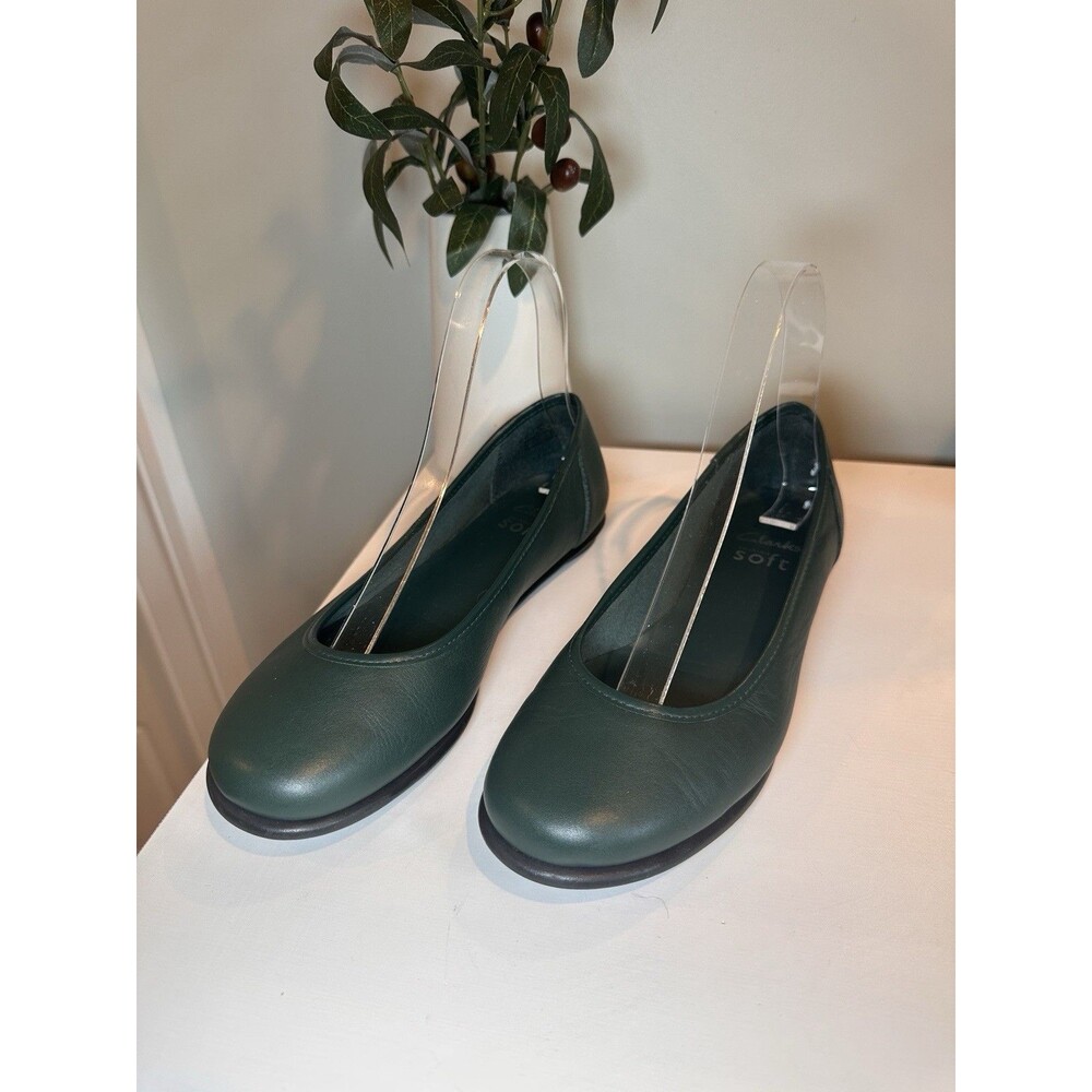 Clarks Dark Green Leather Cushion Soft Ballet Flats Slip On Shoes Womens Size 4